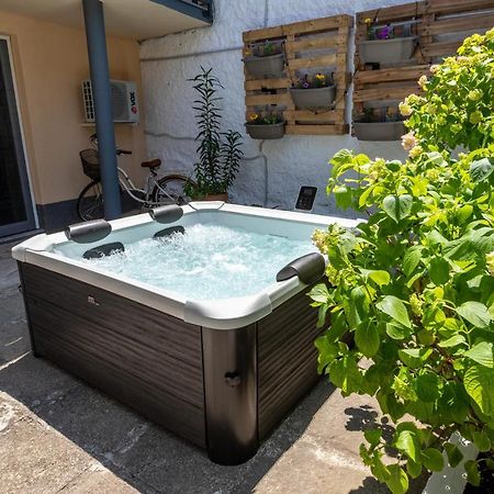 Self Check-In Apartment With Jacuzzi Мостар Екстер'єр фото