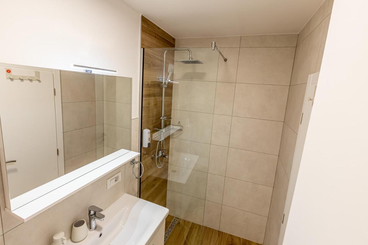 Self Check-In Apartment With Jacuzzi Мостар Екстер'єр фото
