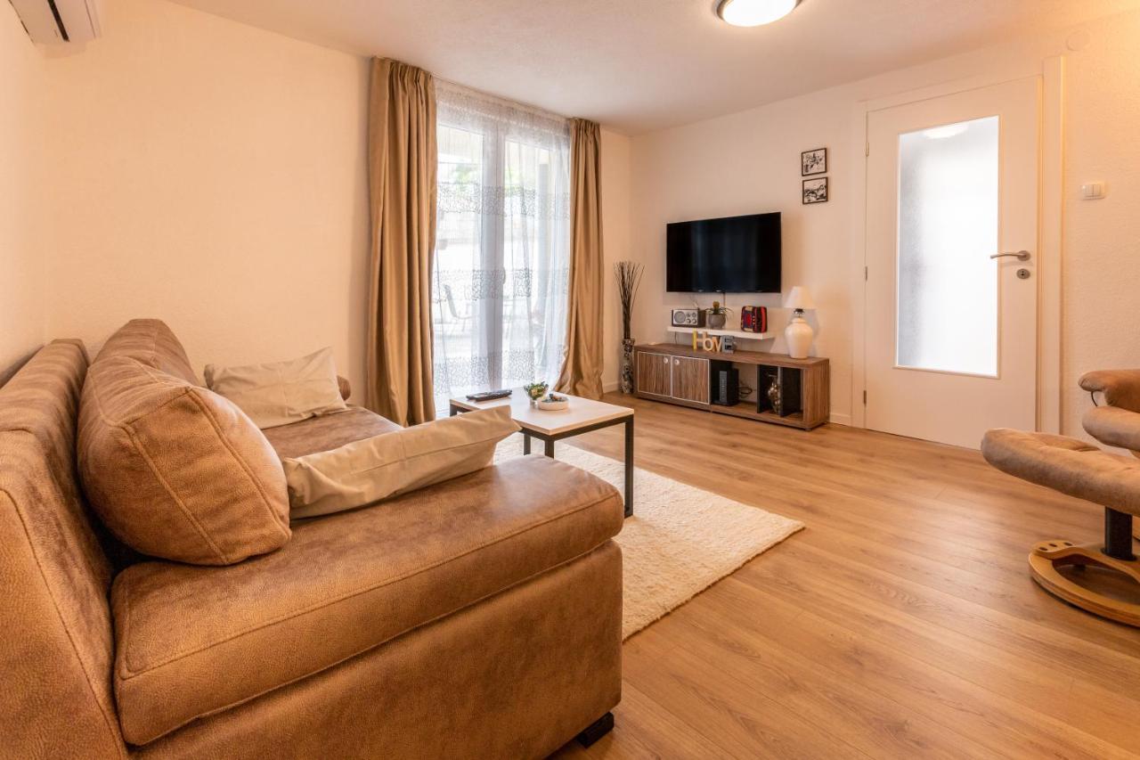 Self Check-In Apartment With Jacuzzi Мостар Екстер'єр фото