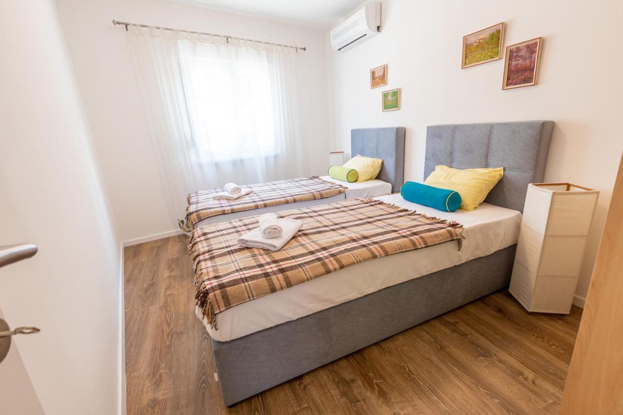 Self Check-In Apartment With Jacuzzi Мостар Екстер'єр фото